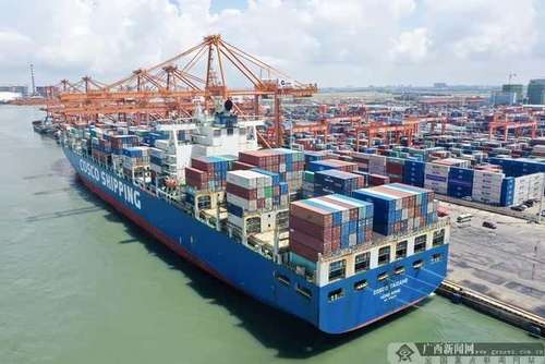钦州港10万吨级集装箱船首航，继续助力西部陆海新通道